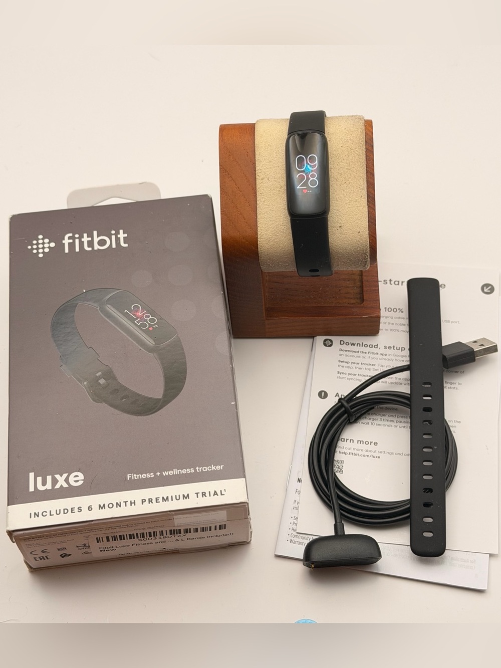 Fitbit Luxe, New, Full Set, Black/Black, MSRP 187$,